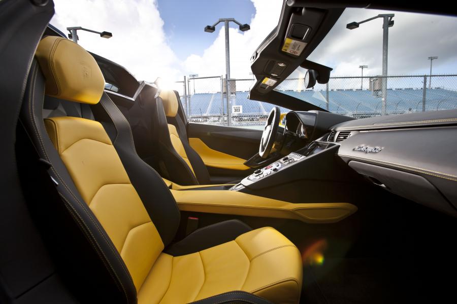  Lamborghini Aventador LP700-4 Roadster 2012 года  (фото 17 из 88)